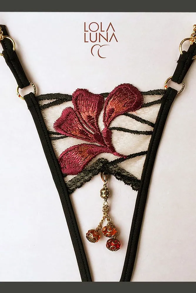 Ouvert-String Mit Schmuck Von Lola Luna – Bild 2